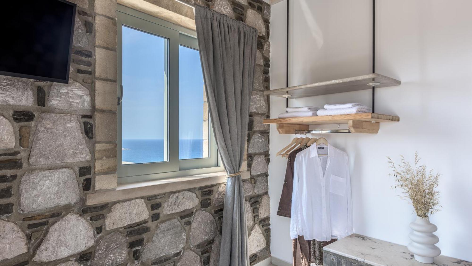 Thea Sunset Apartment